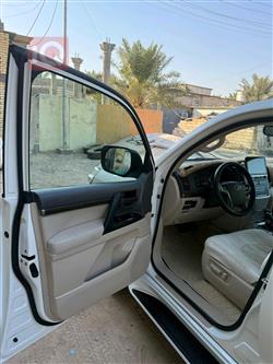 تۆیۆتا لاند کروزەر